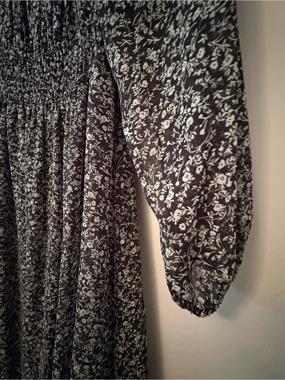 Black Floral Smocked Long Sleeve Midi Dress Small - Picture 5 of 10